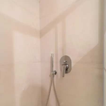 Porta Venezia - Confortevole Con Wifi E Ac Apartamento